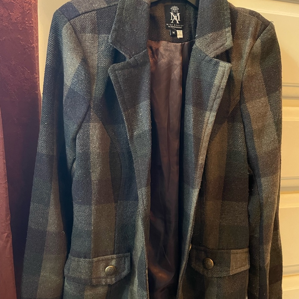 Women’s Plaid Blazer!